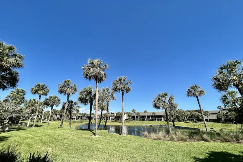 Condo classé argent près de la piscine et vue paisible sur le lagon! - Image 1