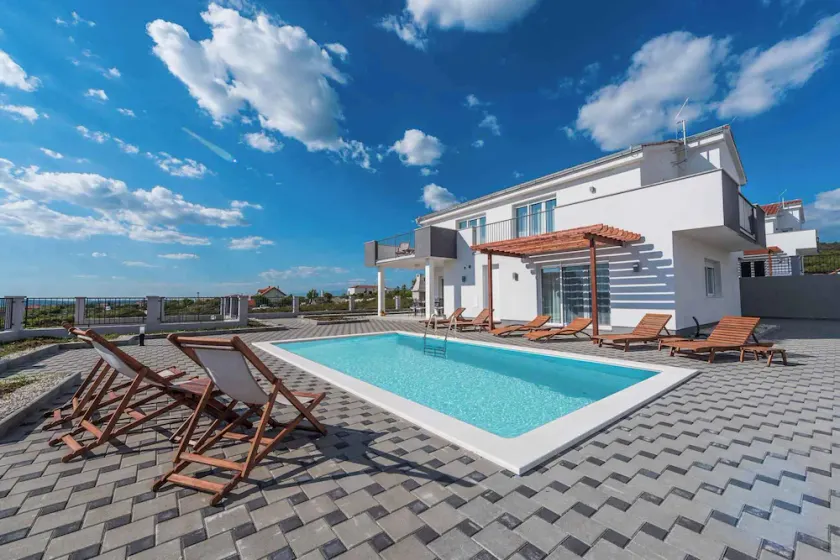 Villa mit Klimaanlage und Pool - Image 1