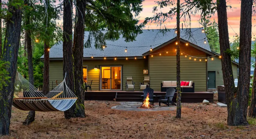 5-star family home with game room, private hot tub, summer pool, near the lake! - Image 1