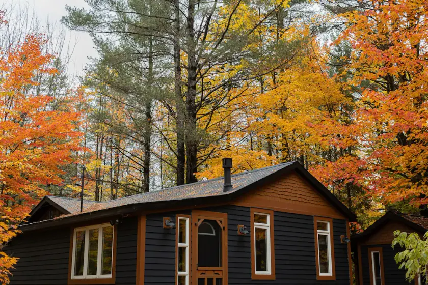 The Doma Lodge - Cozy Muskoka Cabin in the Woods - Image 1