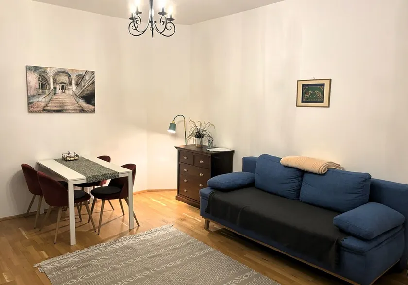 Quiet city apartment with balcony - Image 1