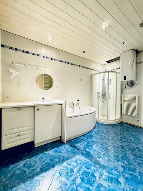 4BR Apartment for 8 Guests Near FAC Plat - Image 1