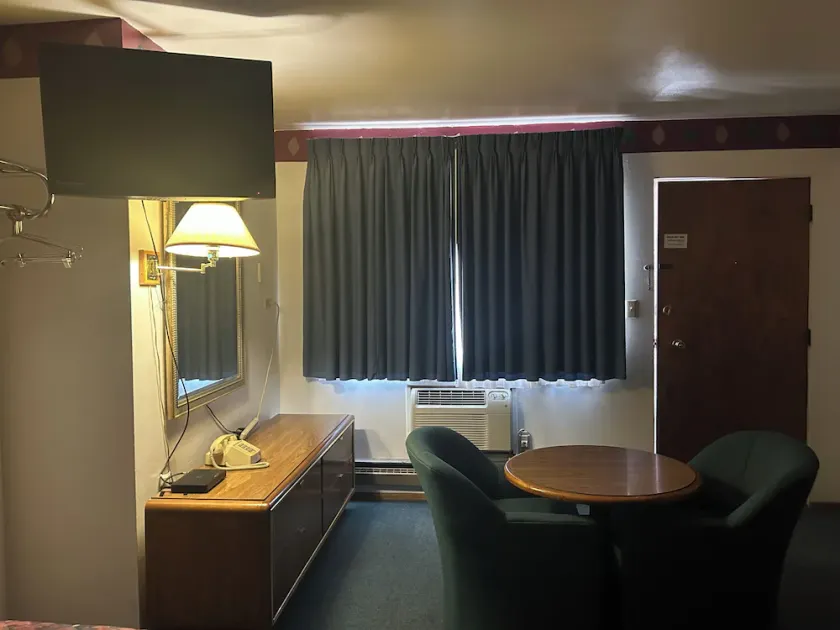 Oregon Trail Motel - Image 1