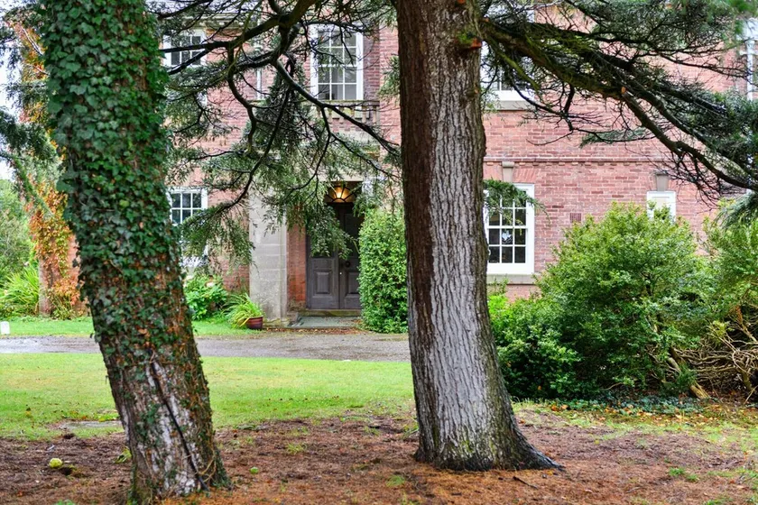 9 Bedroom Country House in Longtown, No Deposit - Image 1