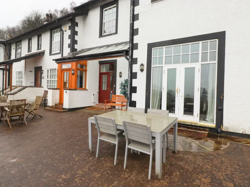 5 Ladstock Hall - Image 1