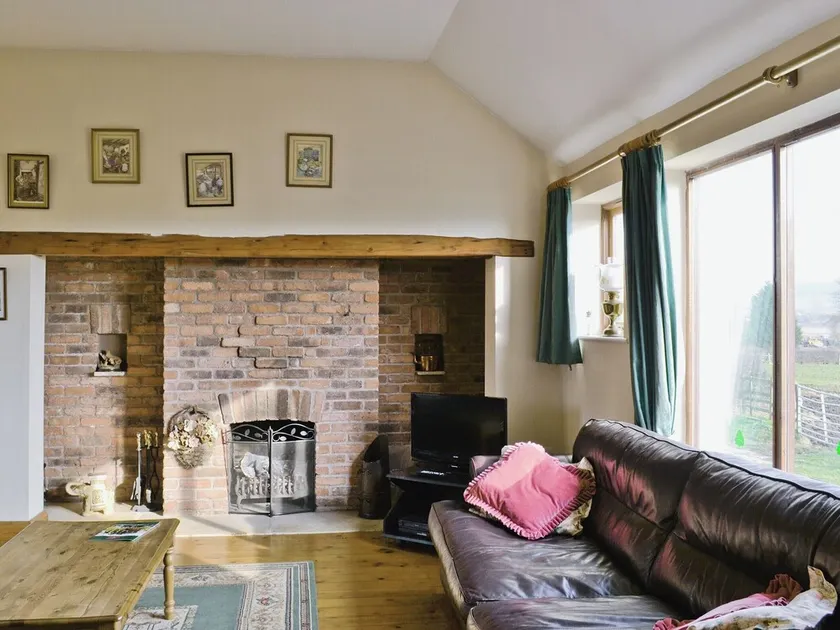Ground Floor:  Living room: TV, Open Fire Dining room. - Image 1