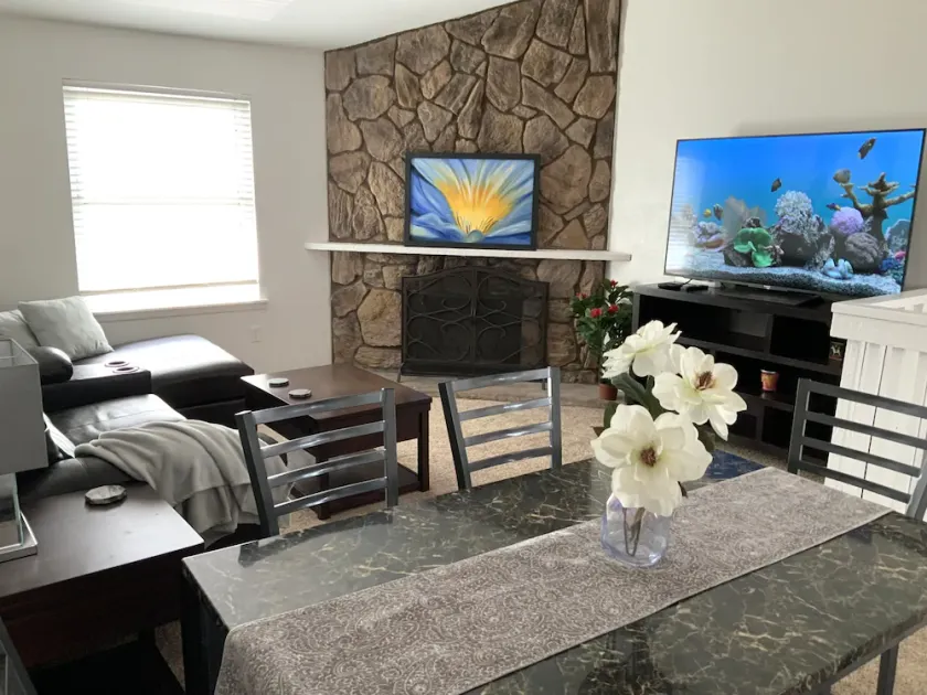 Denver nice and clean 2bdr,  great location close to I-25. FREE parking & WIFI - Image 1