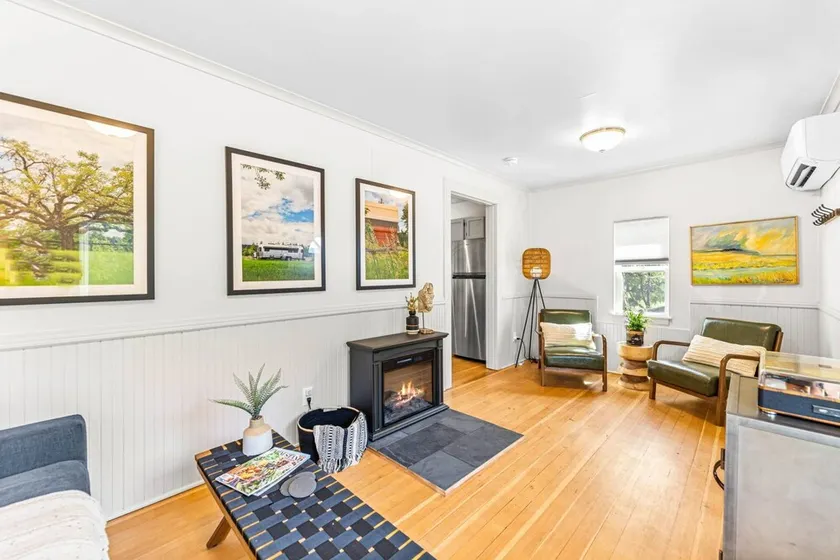 Private and Quiet Couples Escape, New Construction, Décor, and Furnishings, Gorgeous Deck & BBQ - Image 1