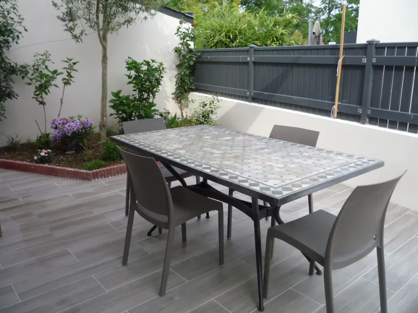 APPARTEMENT SPACIEUX, CONFORTABLE DANS MAISON INDIVIDUELLE PROCHE CENTRE VILLE - Image 1