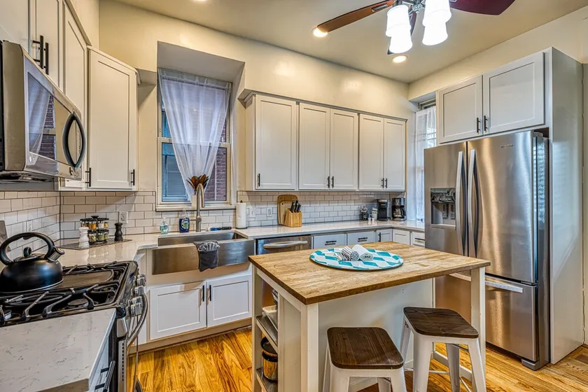 Huge 6 bed, 3.5 Bath Home 2 KING BEDS FAMILY SHAW NEIGHBORHOOD - Image 1