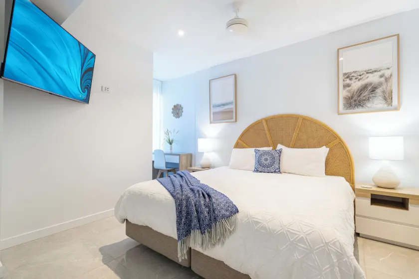 Oceanus oasis at Bokarina Beach -stunning modern coastal apartment - Image 1