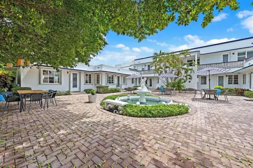 INLET PALM BEACHES - Image 1