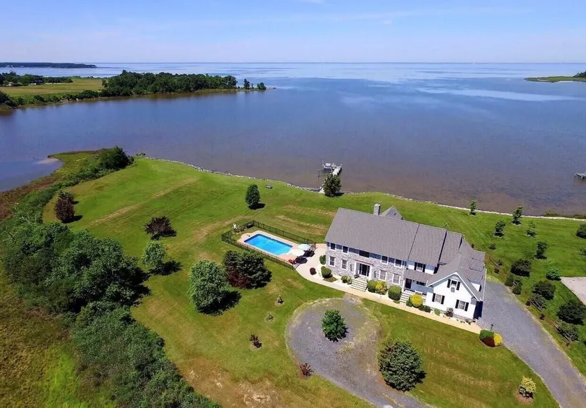 Minutes from Downtown Cambridge | Private Dock | Pool | Kayaks - Image 1