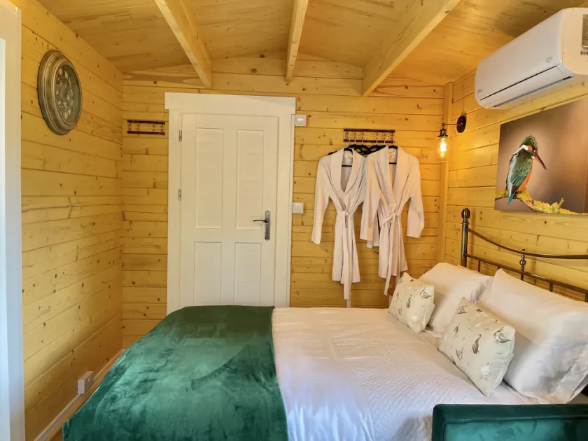 Beautiful studio style lodge, located in the Kent countryside - Image 1