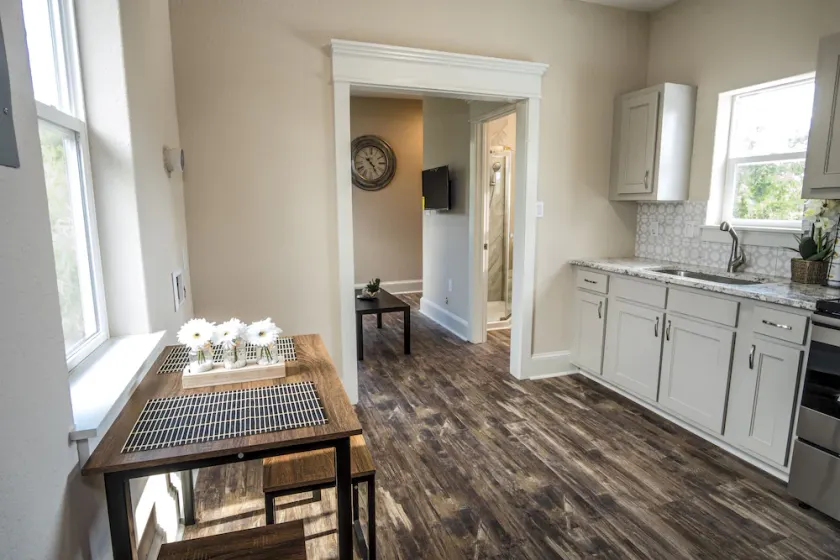 Beautiful Guest House on New Built Home Near Downtown - Image 1