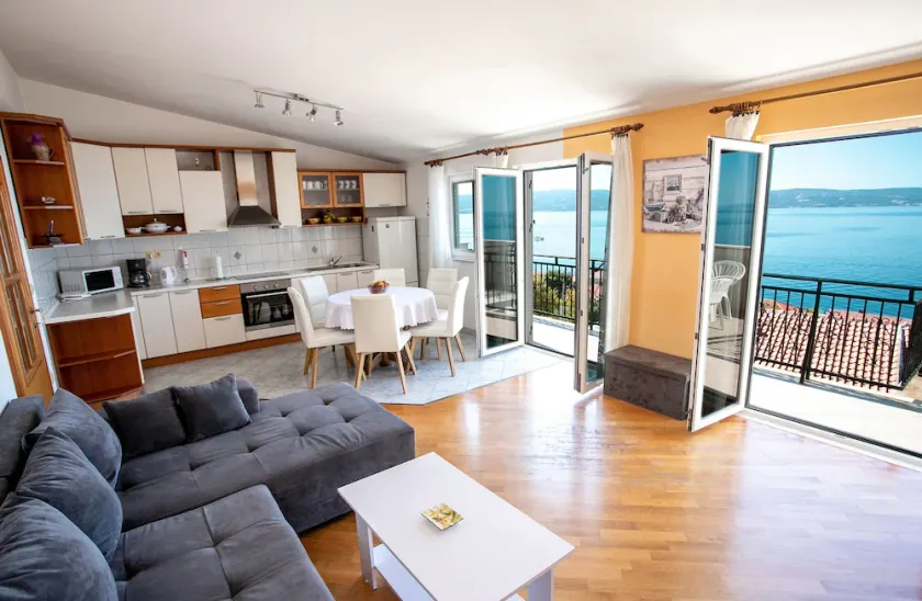 Three bedroom apartment with terrace and sea view Mali Rat, Omiš (A-10014-d) - Image 1