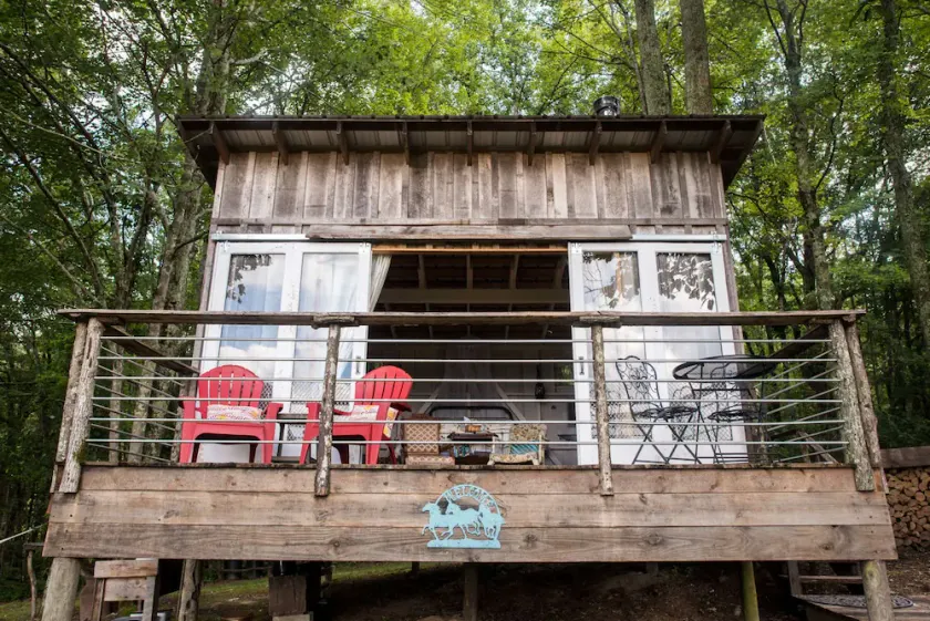 Glamping Cottage på 116 Acre Farm- Cowgirl Cabin - Image 1