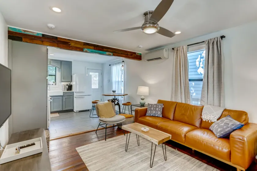 Cheerful & Cozy East Austin Home Close to DT! - Image 1