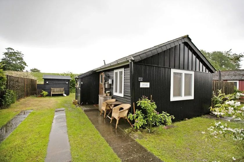 Holiday Home \"Lütte Hütte\" with Private Terrace and Wi-Fi - Image 1