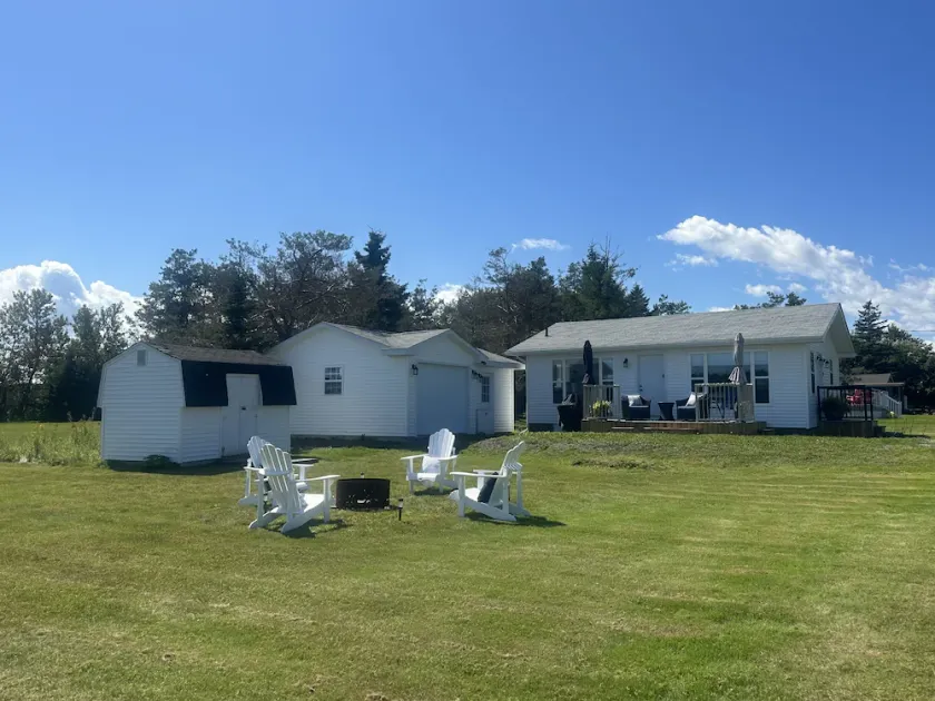 Beautiful waterfront cottage on large property. Walking distance to Parlee Beach - Image 1