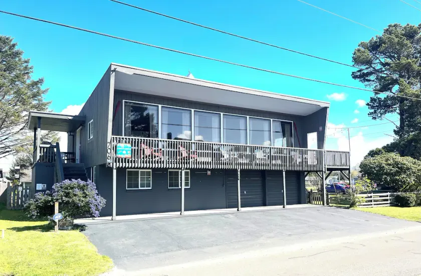 Charming Private Home - Walk to DT and the Beach! - Image 1