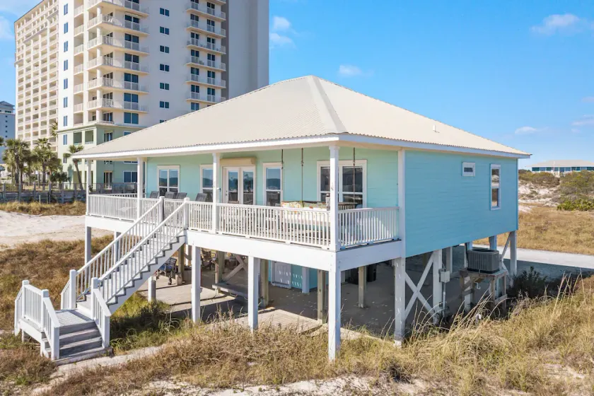 Gorgeous 3 Bd/ 2+Ba home w/unobstructed views & easy beach access - Image 1