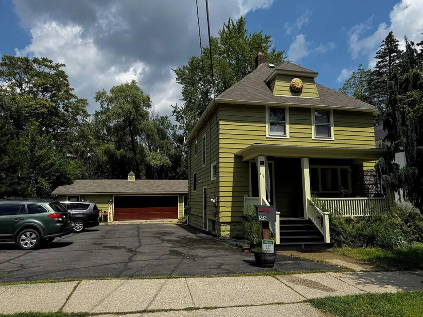 Washington House sleeps 7. Located in the lovely Historic Old West Side. Edge of downtown Ann Arbor - Image 1