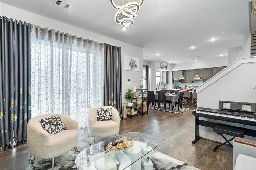 3BR En-suite in Galleria 15 Min to FIFA Sleeps 6+ - Image 1