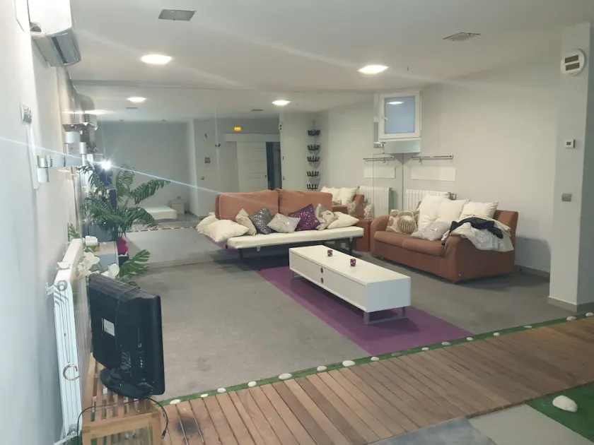 Modern interior diaphanous apartment/suite with capacity for 6 people. - Image 1