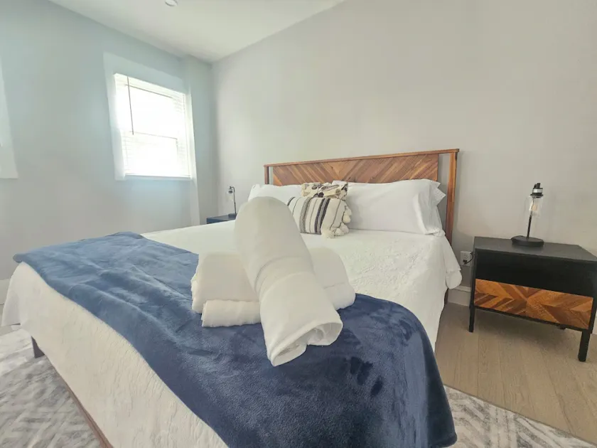 Downtown Living- Pet Friendly- Parking - Image 1