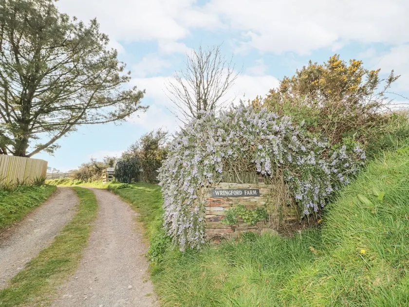 Wringford Farm Annexe - Image 1