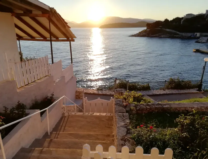 Sea Rose Apartment - Less than 2 minutes away from ALL amenities - Image 1