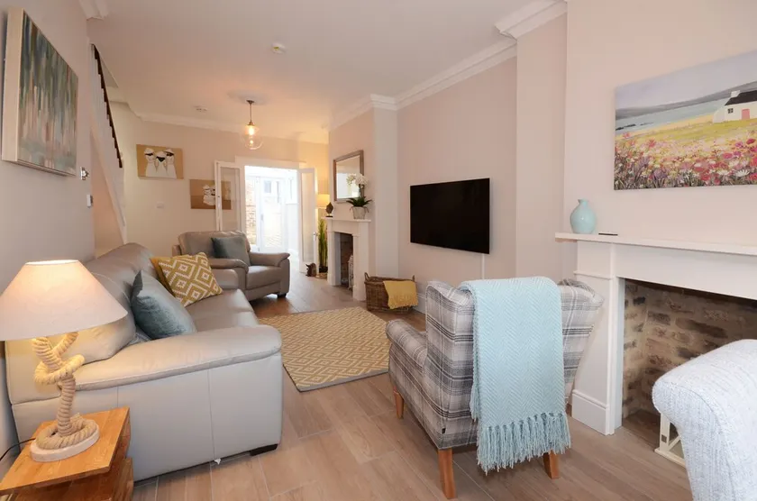 49 Scott Street -  a family break that sleeps 6 guests  in 3 bedrooms - Image 1