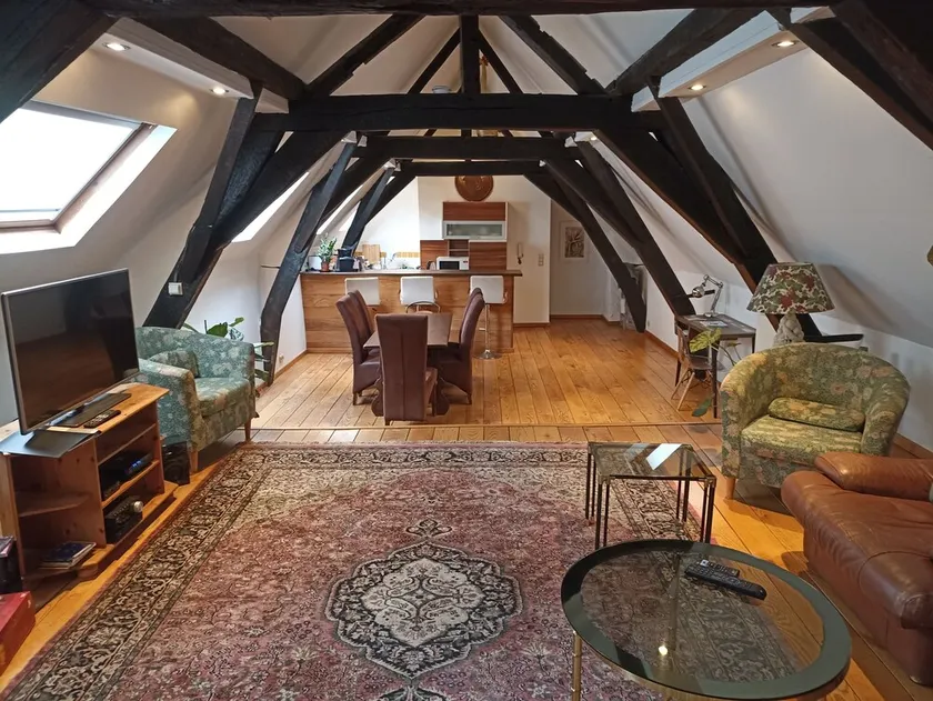 Duplex calme de 120 m² dans le centre historique - Image 1