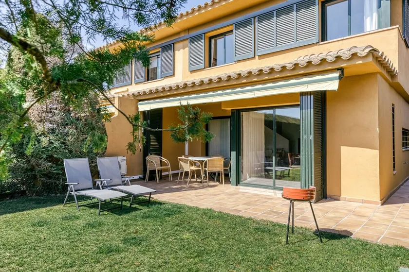 Family villa in Torremirona Resort - Image 1