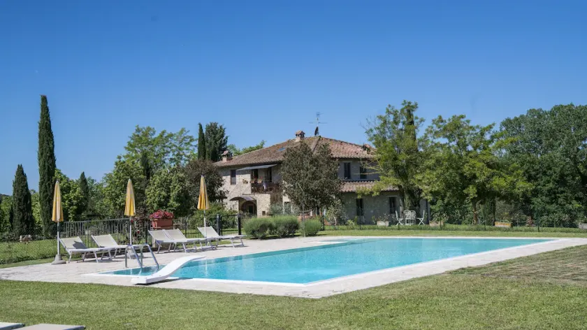 TYPISCHES BAUERNHAUS MIT GEMEINSCHAFTSPOOL 12X6M IM CHIANTI GEBIET   FLORENZ.. - Image 1