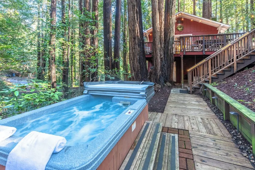 Little Red House Plus -Russian River Retreat~Golf~ Hot Tub~ Dog ~ Family Fun! - Image 1