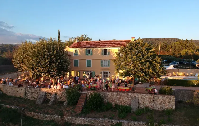 Bastide fra det 19. århundrede blandt oliventræer: Stor ejendom m / pool og fantastisk udsigt - Image 1