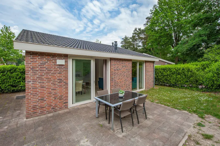 Modern Bungalow with Washer - Image 1