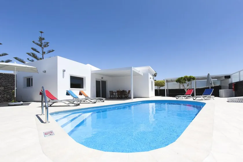3 bedroom Villa Delphi with private heated pool. - Image 1