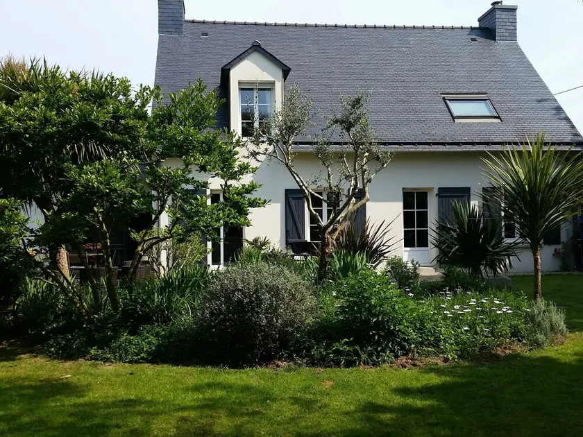 Gran casa familiar contemporánea en una tranquila y cómoda playa de 10 minutos - Image 1