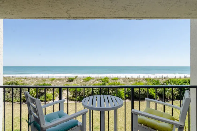 Tolle Aussicht direkt auf den Strand von diesem 2. Stock direkt am Meer Wohnung - Image 1