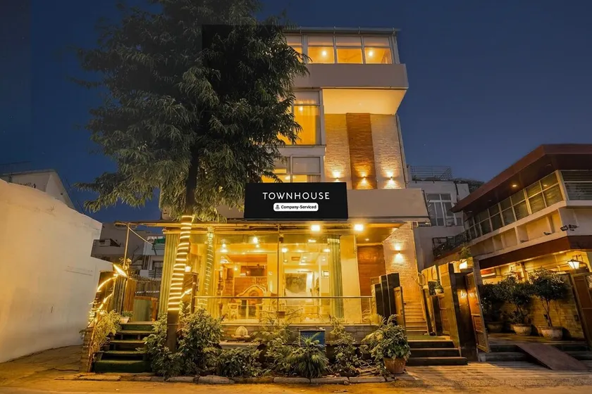 Deluxetownhouse Galleria Mart - Image 1