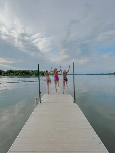 Cozy family & pet friendly lake home, great reviews & rates - Image 1