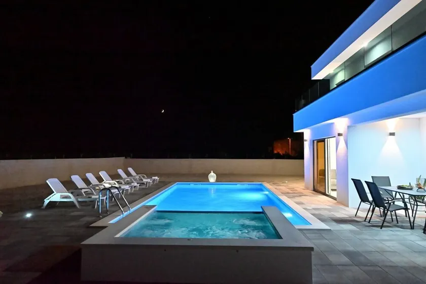 Villa Serenity With Heated Pool - Image 1