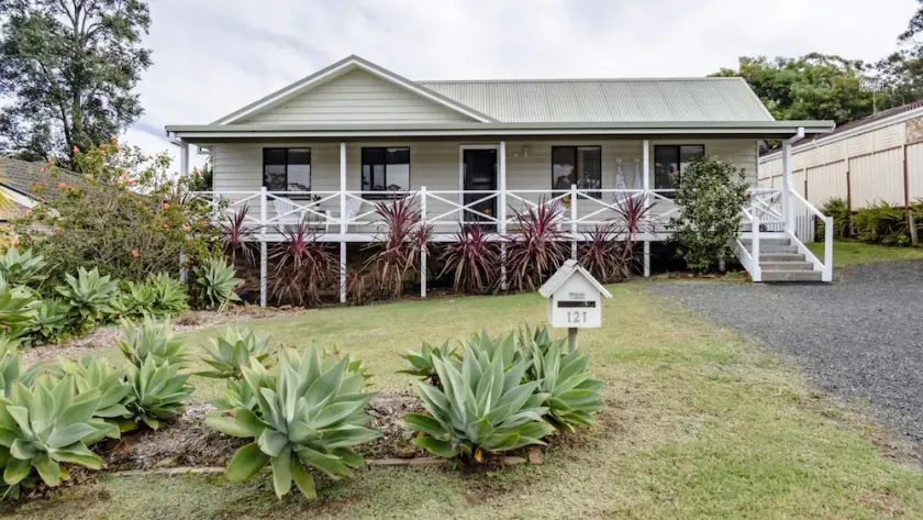 Sandy Cottage in Narrawallee - Image 1