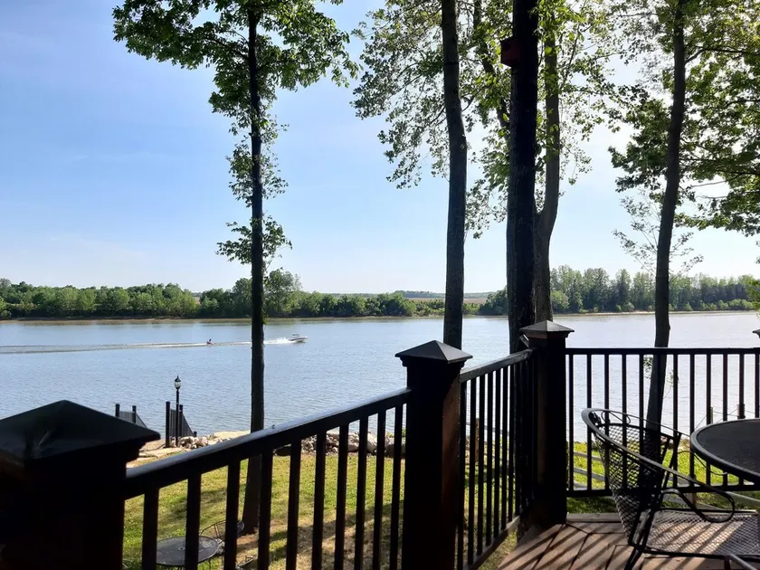 Gorgeous River Cabin King Beds Hot Tub Kayaks Fire Pit.  - Image 1