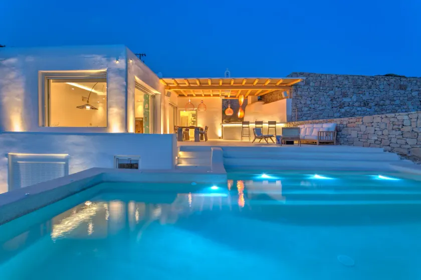 Amazing Contemporary villa located on the beach & Walking distance to Scorpios - Image 1