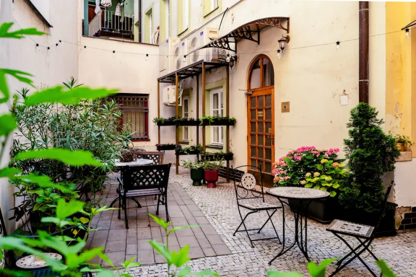 BlueBell Hotel - Image 1