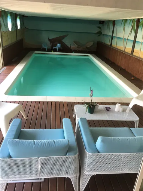 Spacious villa with a heated indoor pool - Image 1